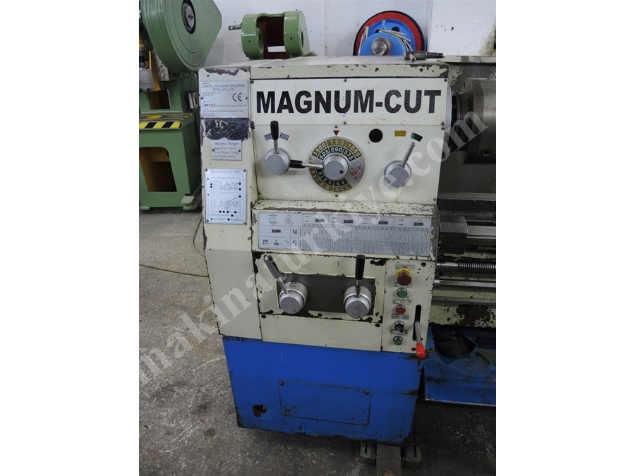 2000 mm (500 Çap) Dijitalli Üniversal Torna Tezgahı