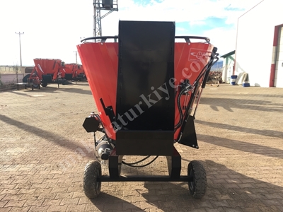 2 m3 Electric Shaft Feed Mixer - 4