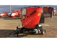 2 m3 Electric Shaft Feed Mixer - 6