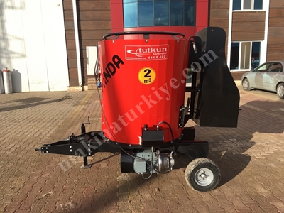 2 m3 Electric Shaft Feed Mixer - 5