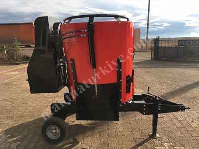 2 m3 Electric Shaft Feed Mixer - 3