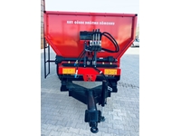 6 m3 Solid Fertilizer Spreader Trailer - 5