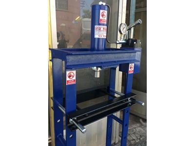 15 Ton Hydraulic Press - 2