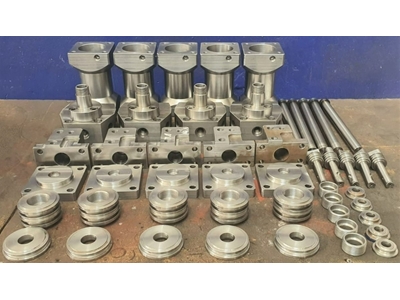 Machine d'injection et de dosage de polyuréthane haute pression de 800-2000 g/sec - 1
