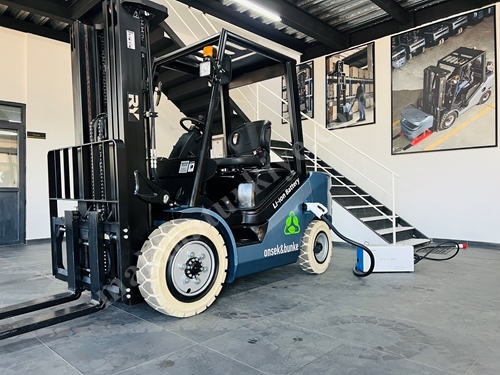 Rakipsiz Güç!! Royal Lityum İyon Akülü 2 Tonluk Forklift