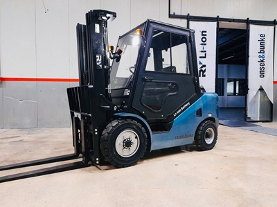 Rakipsiz Güç!! Royal Lityum İyon Akülü 3.5 Tonluk Forklift - 1