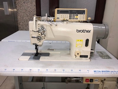 Small Shuttle Double Needle Sewing Machine with Thread Cutter - 1