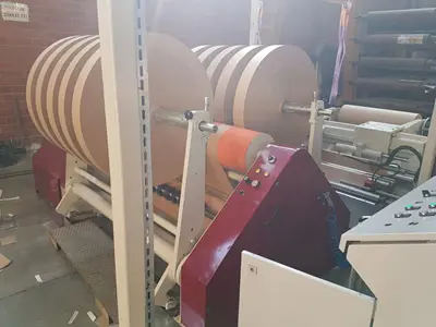 Машина для резки рулонов крафт-бумаги