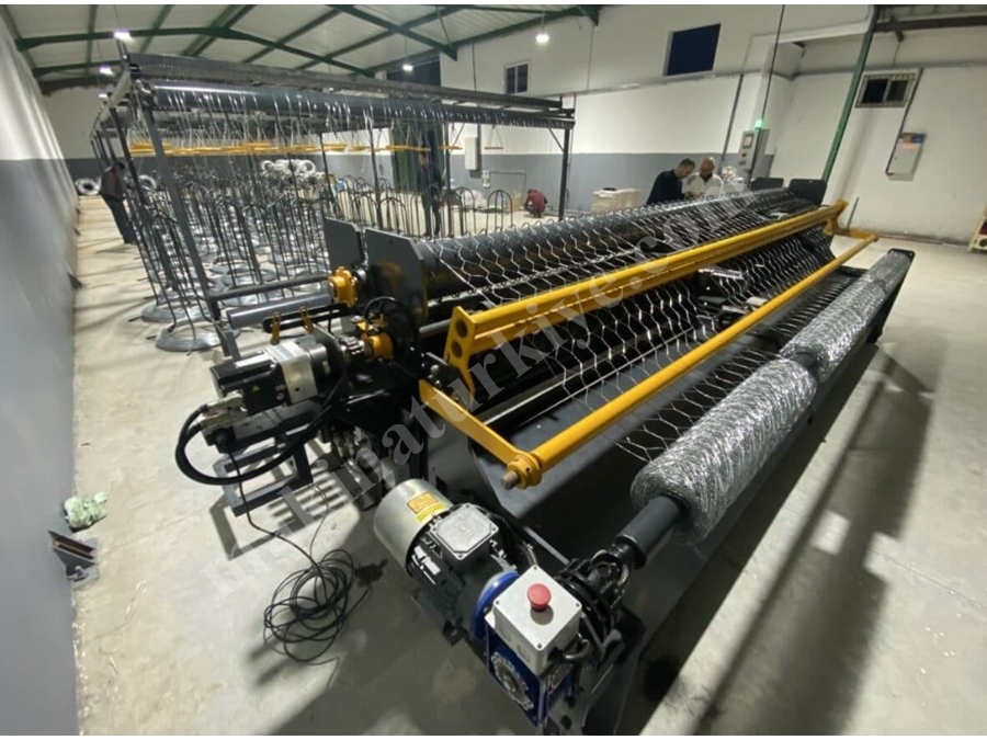 SVR Bee - 4 ( 600 - 650 m² / Saat ) Tam Otomatik Altıgen Tel Örme Makinesi