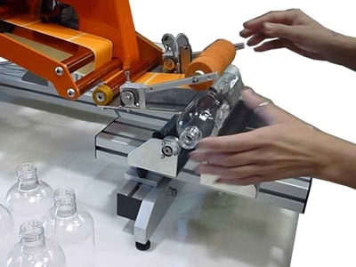 Yarı Otomatik Etiket Yapıştırma Makinası