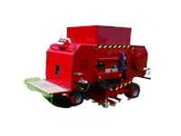 750 Kg Synthetic Grass Filling And Brushing Machine