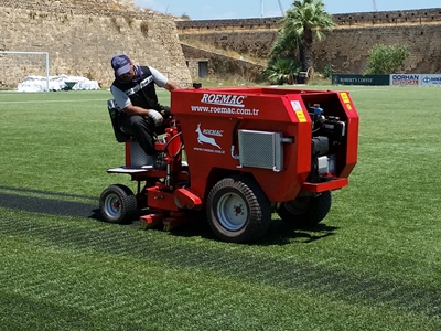 750 Kg Synthetic Grass Filling And Brushing Machine - 1