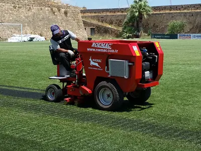 Machine de remplissage et de brossage d'herbe synthétique de 750 kg