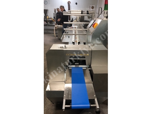Cloth and Mask Flowpack Packaging Machine