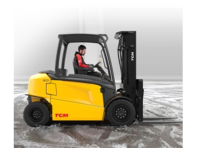 4 Ton (3-7 Metre) Akülü Forklift - 1