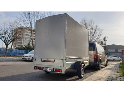 Remorque de transport de marchandises avec cabine et bâche - 3