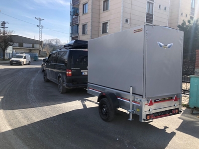 Remorque de transport de marchandises avec cabine et bâche - 7