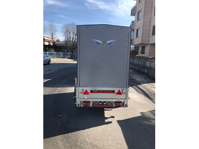 Remorque de transport de marchandises avec cabine et bâche - 8