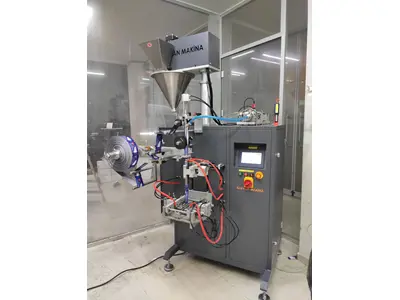 Machine de remplissage liquide et de remplissage de poudre individuelle