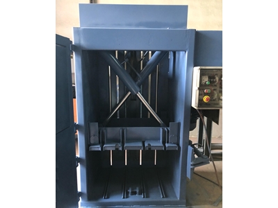 30 Ton Vertical Waste Baling Press - 2