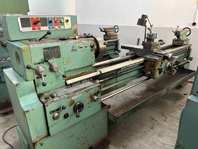 2000 Mm (500 Mm Çap) Üniversal Torna Tezgahı