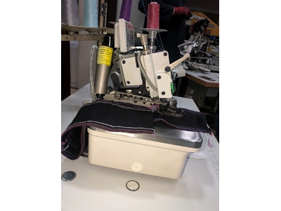 Ex 5 Faden Kettenstich Nähmaschine mit Transporter - 3
