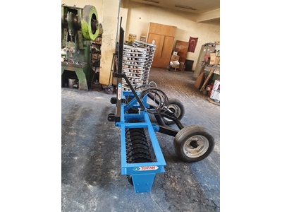 Standard Hydraulic Pull-Type Tractor Casting Rollers - 1