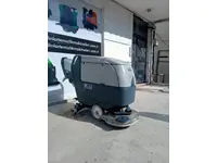 Machine de nettoyage de sol avec poussée Ba 551
