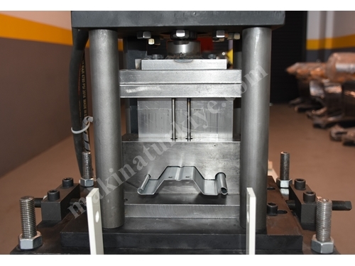 Özel Roll Form Kepenk Lameli Çekme Makinesi