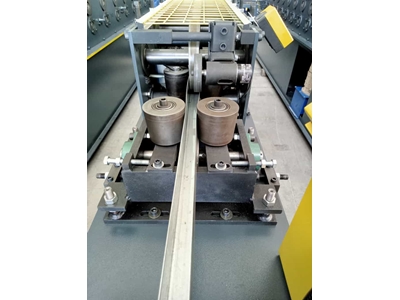 Special Roll Form Shutter Groove-Side Channel Drawing Machine - 4