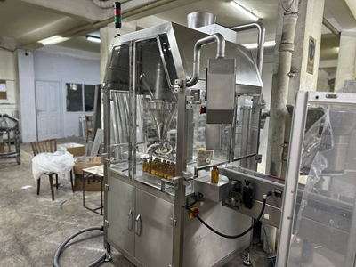Toz Dolum Ve Şişe Kapak Kapatma Makinası - 1