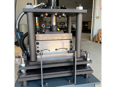 YCL Lam Special Roll Form Shutter Lamella Drawing Machine  - 2