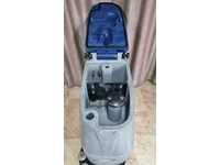 Battery-Powered Pushed Floor Cleaning Machine Italy Washing Machine 60 liters  - 3