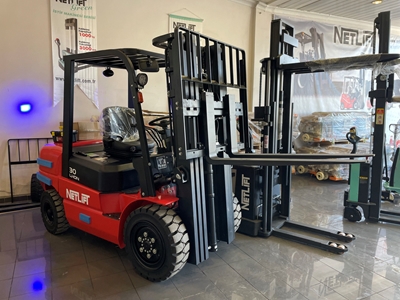 3.000 Kg 4.800 mm Yüksek Şasi Dış Ortam İçin Lityum Akülü Forklift