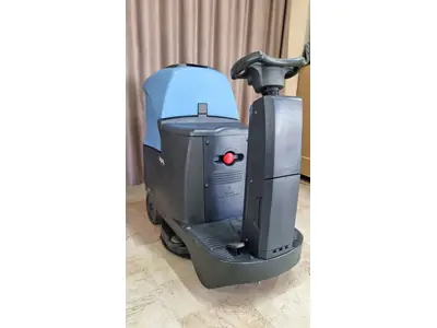 Battery-Powered Riding Floor Cleaning and Washing Machine