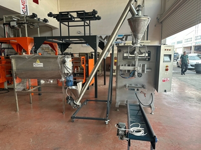 Vidalı dikey dolum un paketleme 