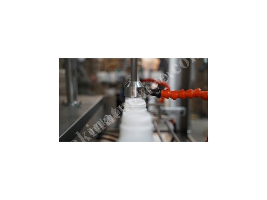 2500 Pieces / Hour 8 Nozzles Volumetric Liquid Filling Machine