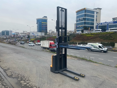 1500 Kg 3.5 Meter Battery Powered Stacker - 3