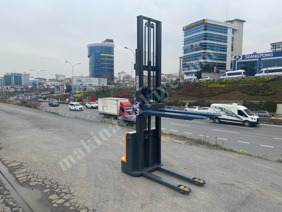 1500 Kg 3.5 Meter Battery Powered Stacker