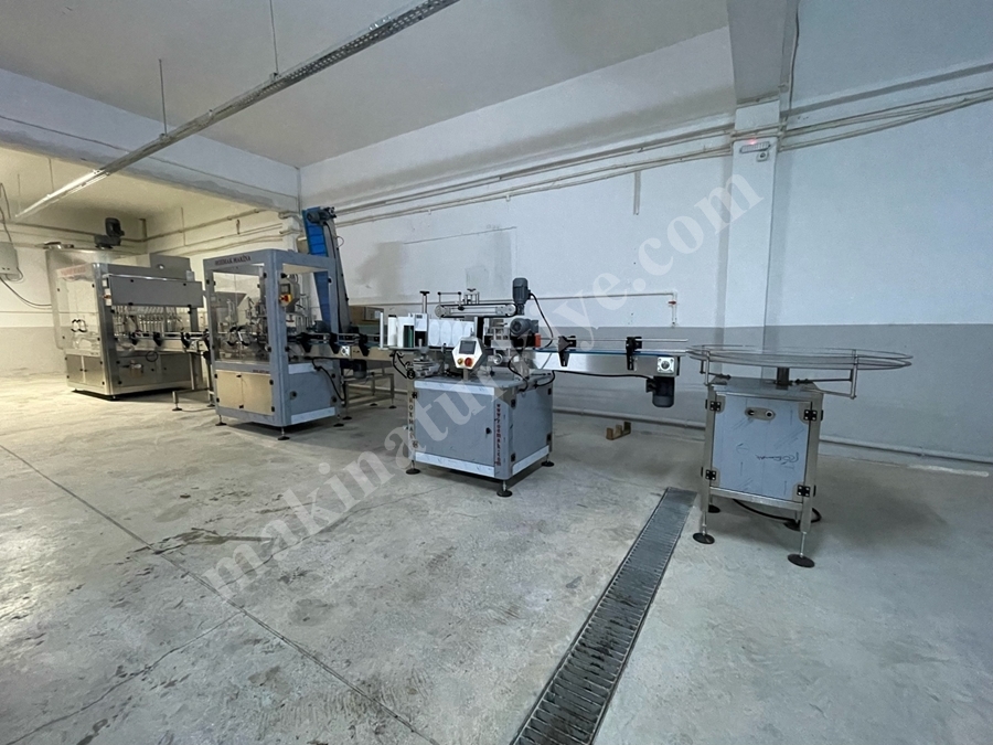 8-Nozzle Linear Volumetric Liquid Filling Machine
