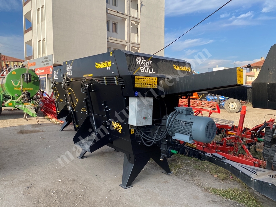 3 M³ Elektrikli Sabit Çift Helezonlu Yem Karma Makinesi
