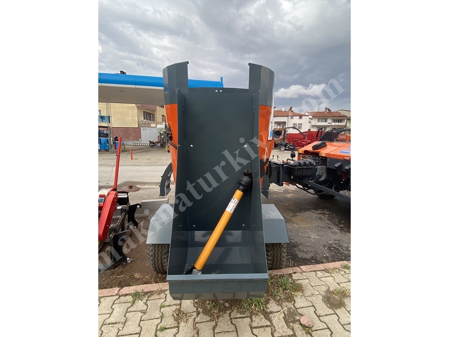 4 Metreküp Şaftlı Dikey Yem Karma Makinası