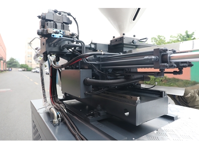 650 Ton (62 Kw) Plastic Injection Machine - 1