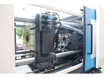 650 Ton (62 Kw) Plastic Injection Machine - 5
