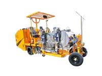 Machine de marquage routier autoportée avec réservoir de peinture de 1400 litres