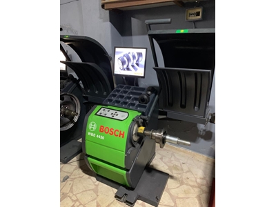 WBE 4430 Fixed Tire Balancing Machine - 0