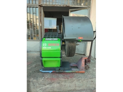 WBE 4430 Fixed Tire Balancing Machine - 9