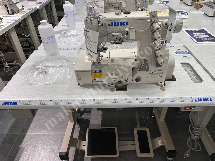 Machine à coudre à point de recouvrement de bielle plate 7523