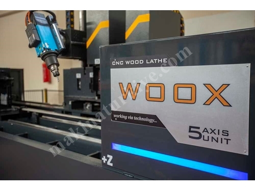 Woox 5-Achsen CNC-Holzdrehmaschine