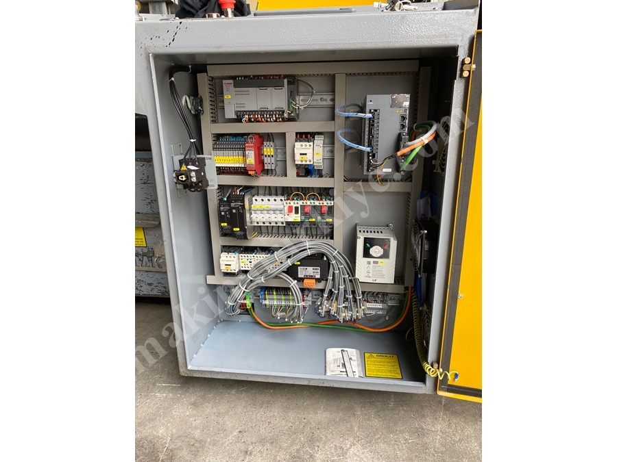 Kesmak Kms 280 Servo Sürücülü Şerit Testere Tezgahı